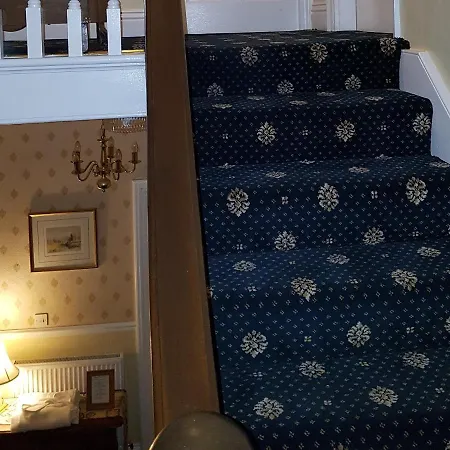 Crescent 3* Whitby