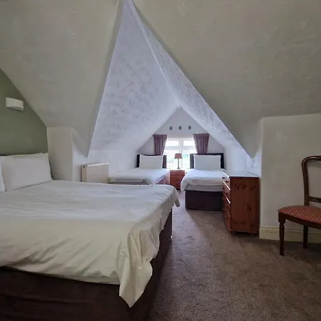 Crescent Nocleg ze śniadaniem 4*