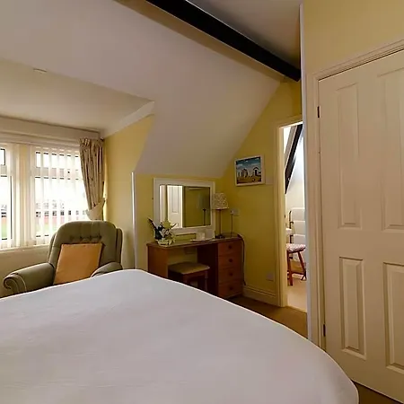 Crescent 4*