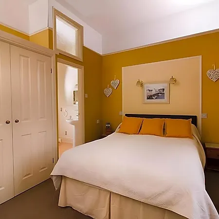 Frühstückspension Crescent 4*