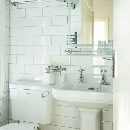 Crescent Oda ve Kahvaltı 4*